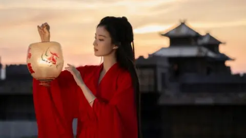 男子攀岩血流不止