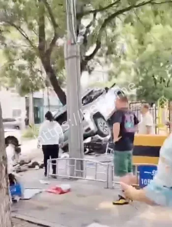 蓄意冲撞