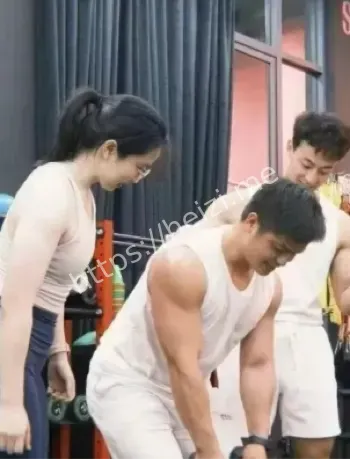 女银行高管