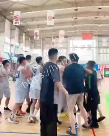 球场冲突