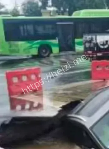 天坑事故