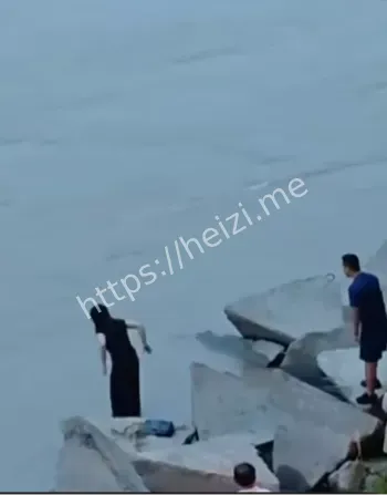 乐山跳河事件
