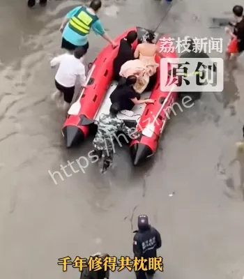 婚礼遇暴雨
