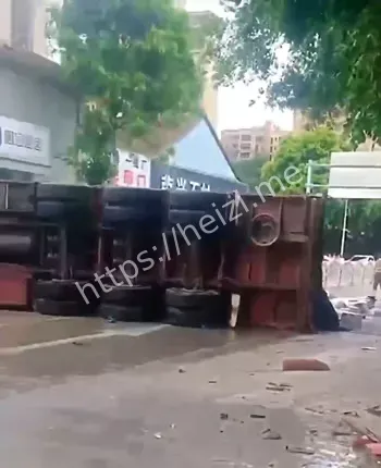 货车追尾