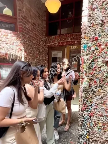 剧院外墙垃圾站