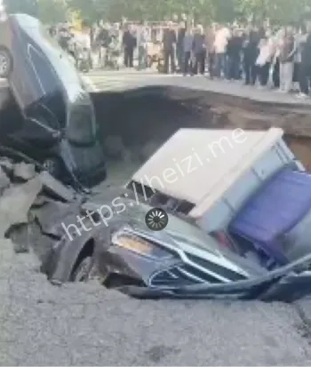 三车陷入无人伤亡