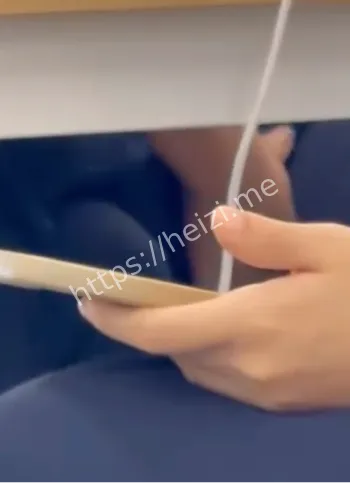 学校奶茶店早恋视频