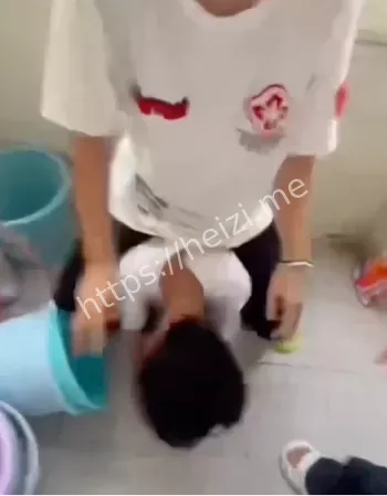 女生霸凌
