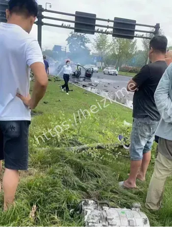 爆炸起火