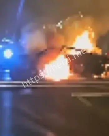 天府大道SU7失控起火