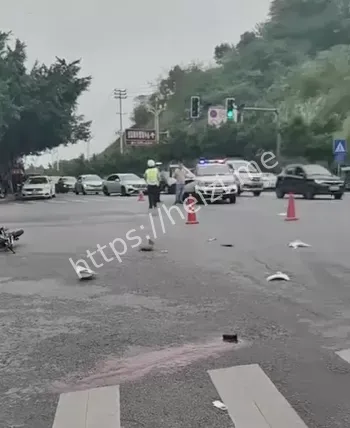 自贡交通事故1死5伤