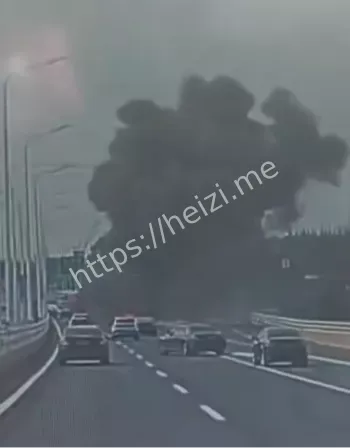 爆炸火海