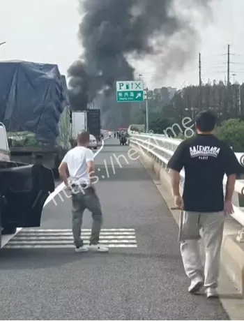 半挂车侧翻