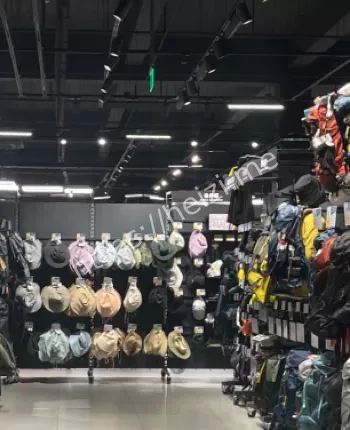 男女试衣间亲热视频