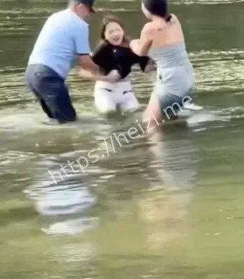 现尴尬幕