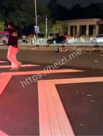 伤者躺一地