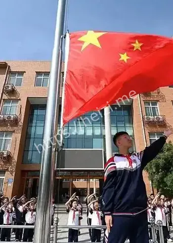 国庆升旗排队守夜