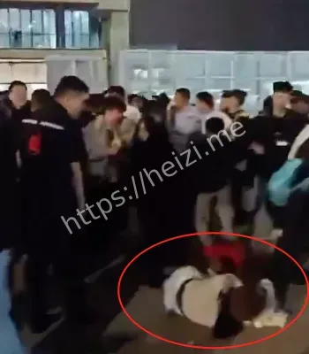 引发严重踩踏事件