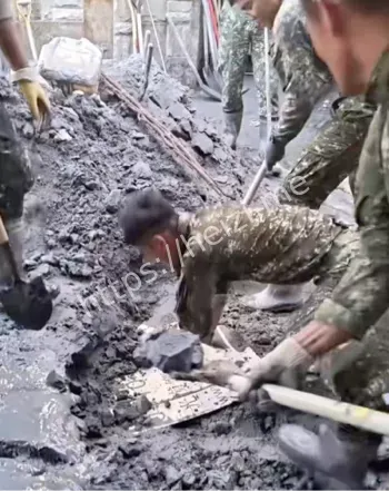 官兵摆拍综艺风