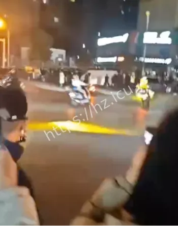 美团骑手集体拉黑小区