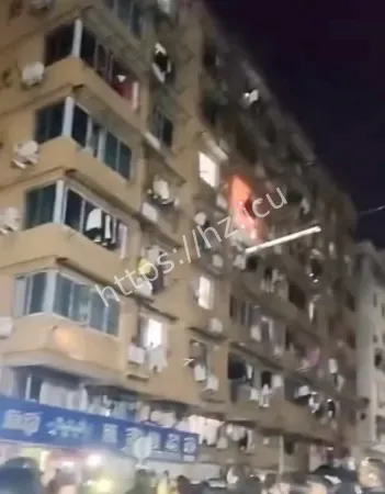 导致墙体崩塌飞出