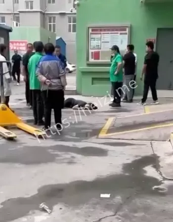 持刀捅死父亲小三