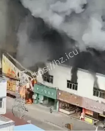 厂房大火浓烟滚滚