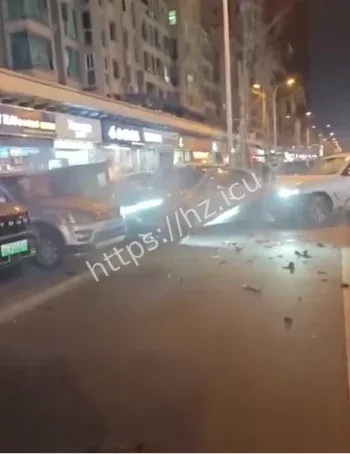 乐山配电箱被撞