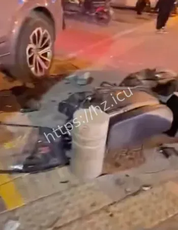 撞电动车骑手后