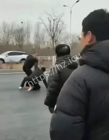 阿那亚斧头砍人事件