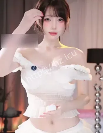 性感紫裙配小短裤