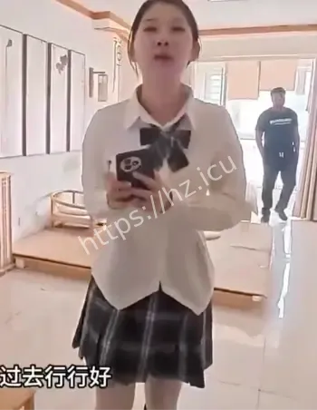 外卖小哥录到跨国同居现场