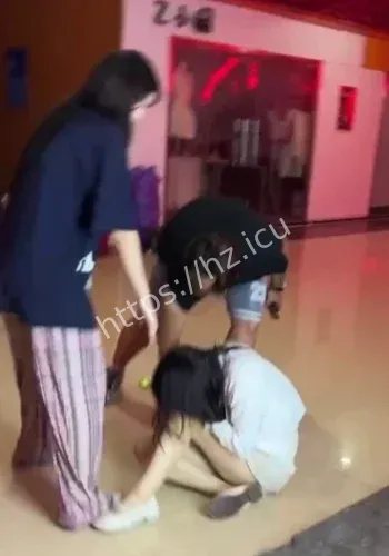 林小美被老公当众教训