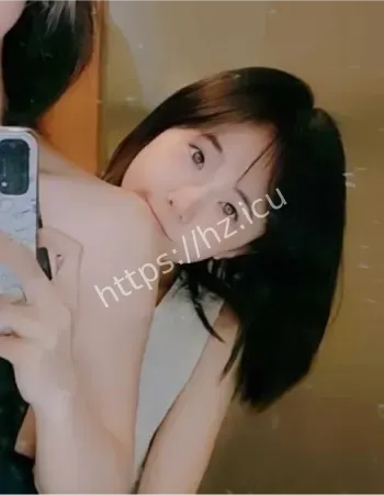 可爱女孩温柔互动