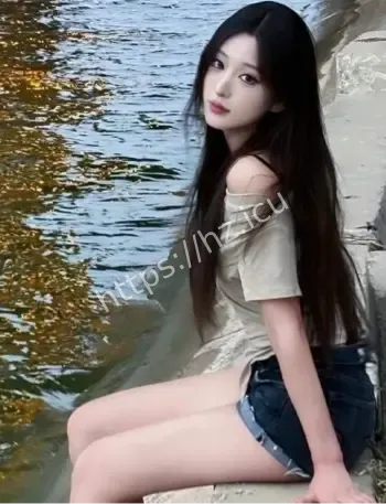 甜美大学生大胆一面