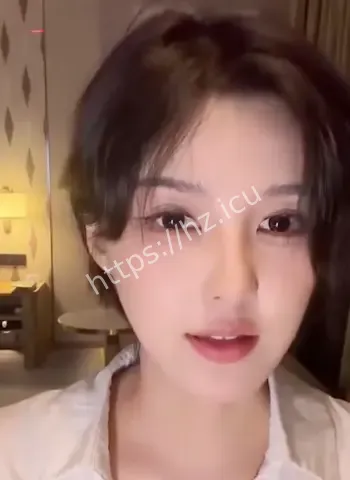 展现场遇男子持刀袭击