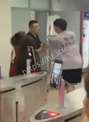 脚踏两条船被抓包