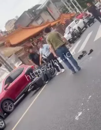 路人围观