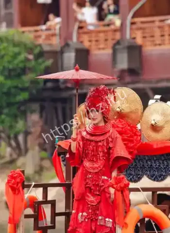 女孩每晚梦醒喜服诡异穿在身上