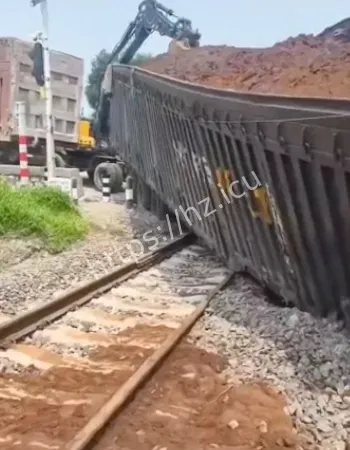 致火车脱轨