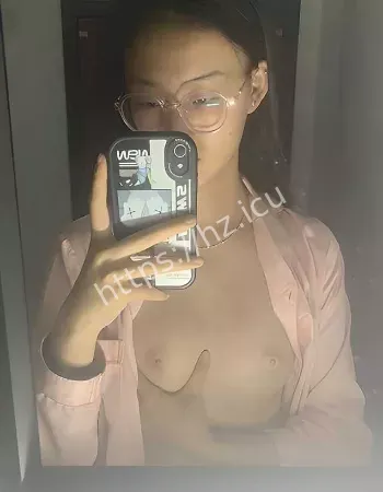 清纯眼睛妹