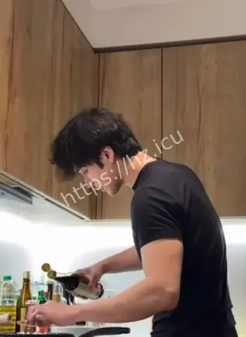 靠傍富婆圈钱睡完翻脸